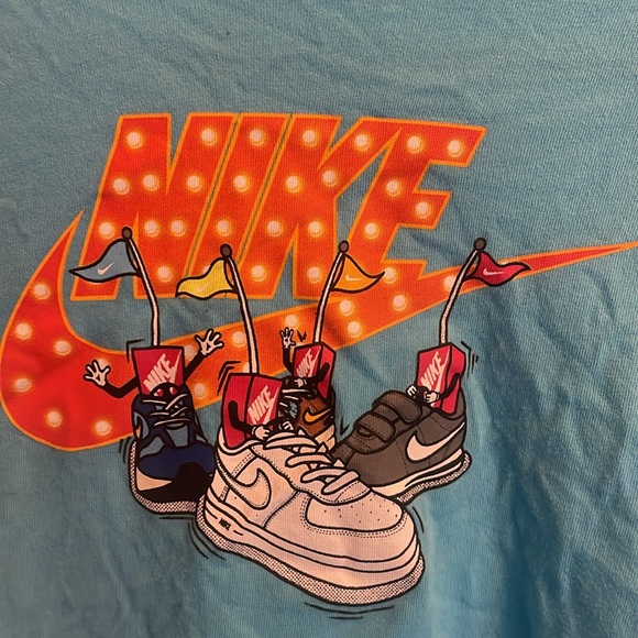 Light Blue Nike T-Shirt 🩵 - Picture 2 of 3
